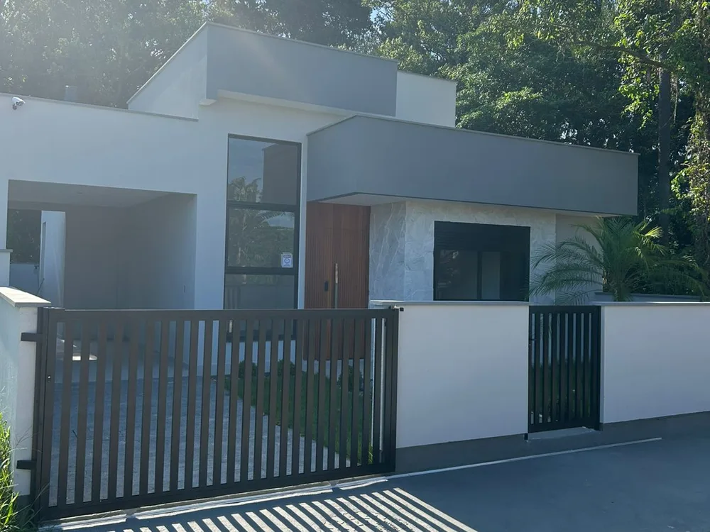 Residência térrea · fachada e acesso